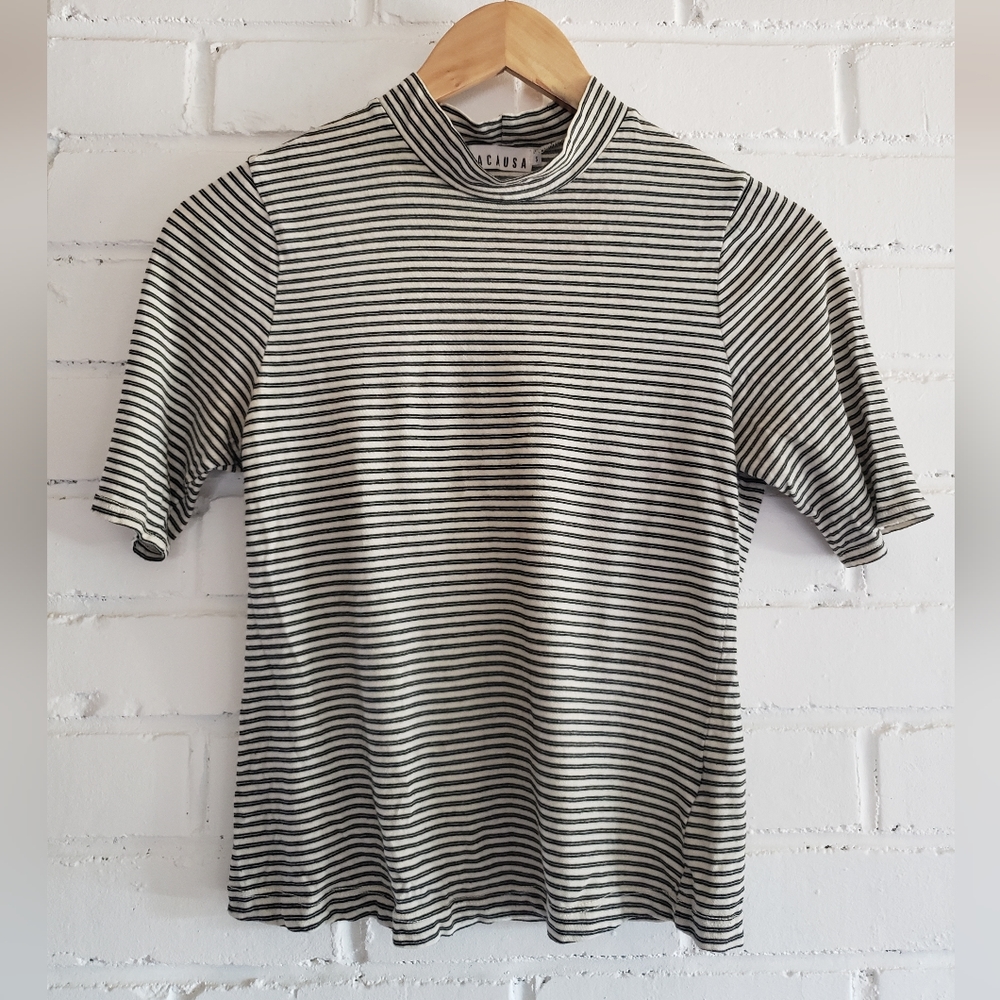 LACAUSA Mockneck Tee